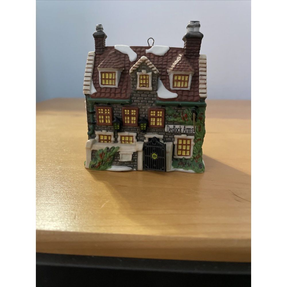 Vintage Dept 56 1994 Dedlock Arms Ornament Dickens #98728-U3‎ Retired